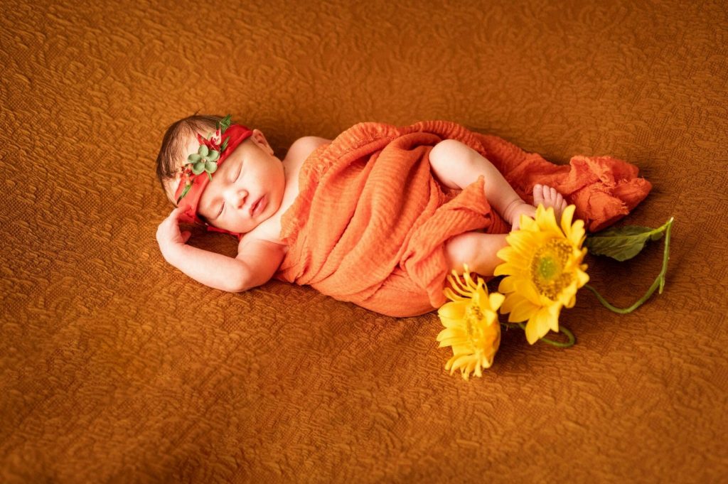 Prestations / Photographe Naissance Strasbourg 11 Bébé Endormi Sur Couverture Tricotée, Éclairage Naturel Séance Photo Naissance Bas-Rhin