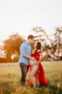 Photographe grossesse couple nature