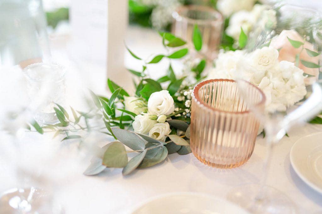 Décoration table mariage fleurs