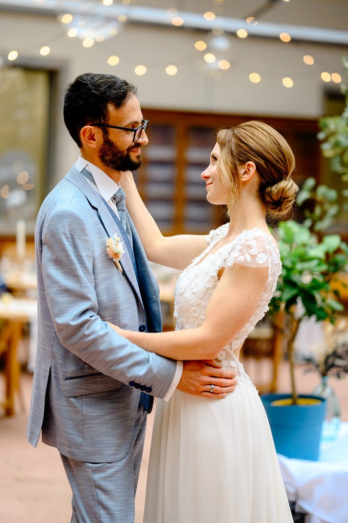 Photo Couple Mariage Champêtre Val De Consolation Région Du Doubs